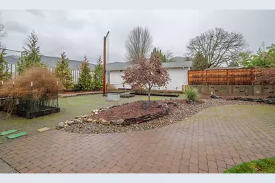 300 NE Mead Street, Grants Pass, OR 97526 - Photo 40