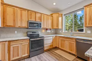 15924 Jackpine Rd, La Pine, OR 97739 - Photo 2