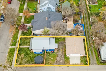 16 Quince Street, Medford, OR 97501 - Photo 2
