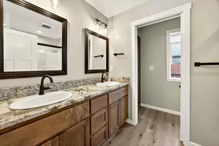 1870 SW Mistybrook Dr, Grants Pass, OR 97527 - Photo 12