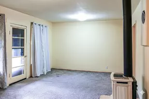 1975 Spring St, Medford, OR 97504 - Photo 4