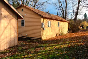 1975 Spring St, Medford, OR 97504 - Photo 12