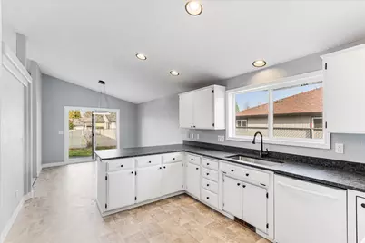 959 Westrop Drive, Central Point, OR 97502 - Photo 8