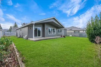 959 Westrop Drive, Central Point, OR 97502 - Photo 4