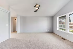959 Westrop Dr, Central Point, OR 97502 - Photo 16