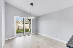 959 Westrop Dr, Central Point, OR 97502 - Photo 10