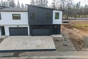 210 Bogey Ln, Eagle Point, OR 97524 - Photo 2