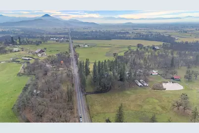 210 Bogey Lane, Eagle Point, OR 97524 - Photo 48