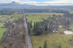 210 Bogey Ln, Eagle Point, OR 97524 - Photo 48