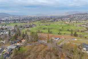 210 Bogey Ln, Eagle Point, OR 97524 - Photo 46