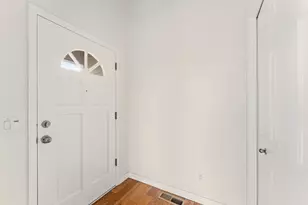 2203 NW Oxford Cir, Grants Pass, OR 97526 - Photo 8