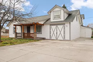 745 SE Garner St, Prineville, OR 97754 - Photo 4