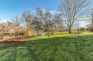 885 Mountain View Dr, Eagle Point, OR 97524 - Photo 42