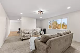 885 Mountain View Dr, Eagle Point, OR 97524 - Photo 10