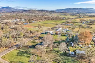 885 Mountain View Dr, Eagle Point, OR 97524 - Photo 48