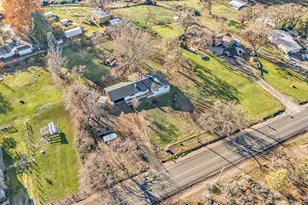 885 Mountain View Dr, Eagle Point, OR 97524 - Photo 44