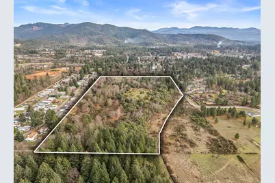 580 W River Street, Cave Junction, OR 97523 - Photo 1