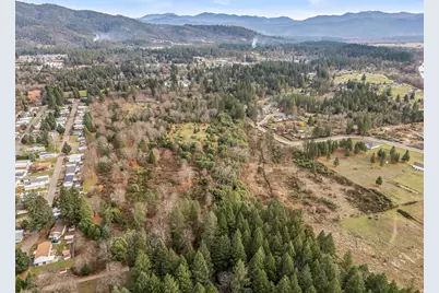 620 W River Street, Cave Junction, OR 97523 - Photo 8