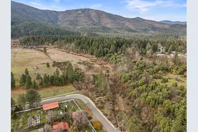 620 W River Street, Cave Junction, OR 97523 - Photo 12
