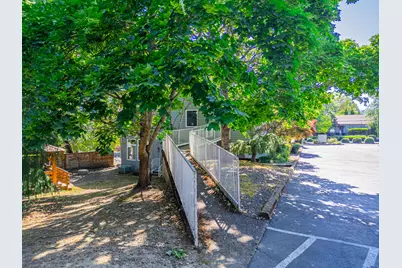 873 NE 7th Street #B, Grants Pass, OR 97526 - Photo 2