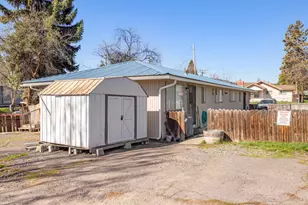 1411 Lakeview Ave, Klamath Falls, OR 97601 - Photo 4