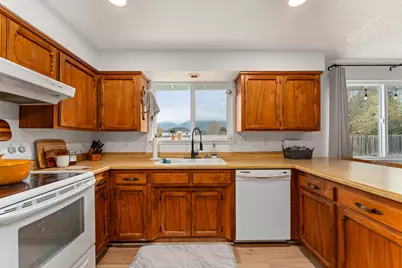 1949 Haviland Drive, Grants Pass, OR 97527 - Photo 18