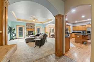 3864 Crystal Springs Dr, Medford, OR 97504 - Photo 2