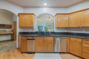 3864 Crystal Springs Dr, Medford, OR 97504 - Photo 6