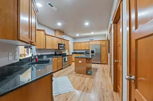 3864 Crystal Springs Dr, Medford, OR 97504 - Photo 6