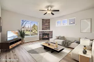 20745 NE Comet Ln, Bend, OR 97701 - Photo 2