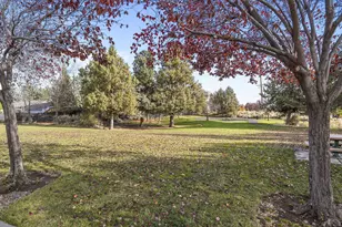 20745 NE Comet Ln, Bend, OR 97701 - Photo 12