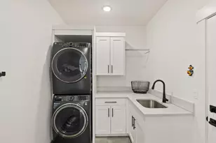 1185 NW Singleton Pl, Bend, OR 97703 - Photo 28