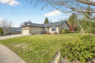 577 C St, Phoenix, OR 97535 - Photo 2