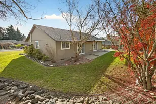577 C St, Phoenix, OR 97535 - Photo 4