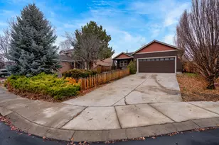 3391 SW Metolius Meadow Ct, Redmond, OR 97756 - Photo 2