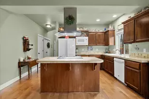 21281 Bellflower Pl, Bend, OR 97702 - Photo 12