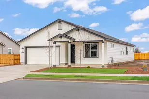 454 NW Monte Vis Ave, Madras, OR 97741 - Photo 2