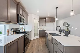 454 NW Monte Vis Ave, Madras, OR 97741 - Photo 8