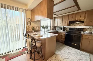 1202 Morrow Rd, Medford, OR 97504 - Photo 4