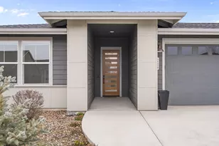 4327 SW Badger Crk Dr, Redmond, OR 97756 - Photo 2