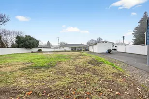 709 Lawnsdale Rd, Medford, OR 97504 - Photo 12