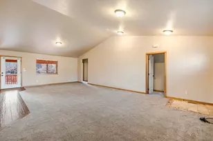 722 NE Redwood Ave, Redmond, OR 97756 - Photo 4