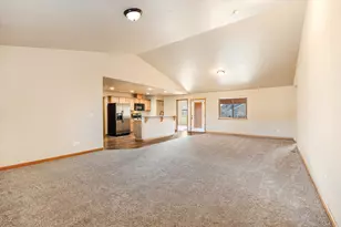 722 NE Redwood Ave, Redmond, OR 97756 - Photo 4