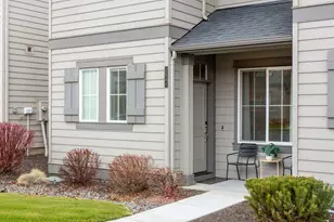 2561 NE Purcell Blvd, Bend, OR 97701 - Photo 2