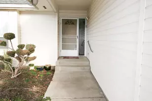 167 Peach St, Klamath Falls, OR 97601 - Photo 2