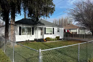 3919 Bristol Ave, Klamath Falls, OR 97603 - Photo 2