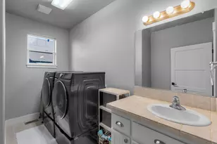 920 NW 15th St, Redmond, OR 97756 - Photo 22