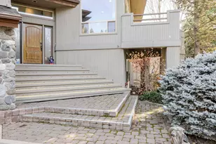 58010 Mulligan Ln, Sunriver, OR 97707 - Photo 2