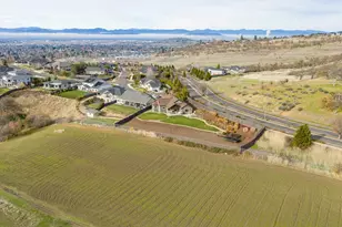 3691 Camina Dr, Medford, OR 97504 - Photo 58