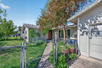 533 NW 7th Street, Redmond, OR 97756 - Photo 2